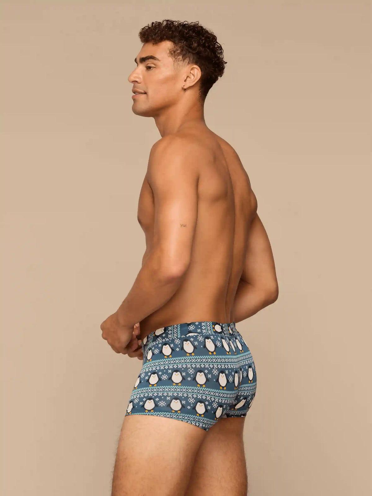UltraModal™ FeelFree Trunk | Penguin Sweater