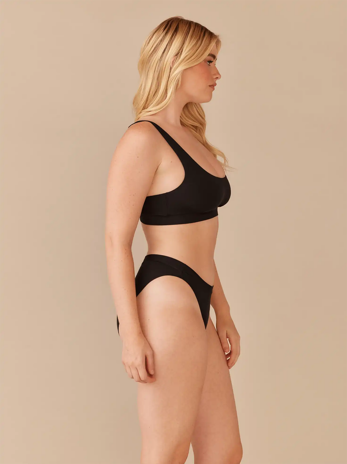 UltraModal™ FeelFree High-Leg Bikini | Black